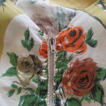 Charger l'image dans la galerie, 1950s - Trianon, France - Collector's Hanprinted Roses Dress - W24 (60cm)