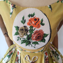 Charger l'image dans la galerie, 1950s - Trianon, France - Collector's Hanprinted Roses Dress - W24 (60cm)
