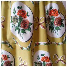 Charger l'image dans la galerie, 1950s - Trianon, France - Collector's Hanprinted Roses Dress - W24 (60cm)