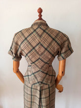 Cargar imagen en el visor de la galería, 1940s - M. Giordani, Roma - Marvelous Couture Dress & Jacket - W27 (68cm)
