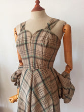 Cargar imagen en el visor de la galería, 1940s - M. Giordani, Roma - Marvelous Couture Dress & Jacket - W27 (68cm)