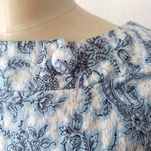 Cargar imagen en el visor de la galería, 1940s 1950s - Adorable Novelty Print Cotton Dress - W28 (72cm)