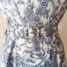 Cargar imagen en el visor de la galería, 1940s 1950s - Adorable Novelty Print Cotton Dress - W28 (72cm)