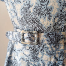Cargar imagen en el visor de la galería, 1940s 1950s - Adorable Novelty Print Cotton Dress - W28 (72cm)