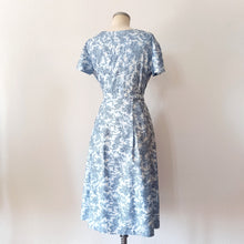 Cargar imagen en el visor de la galería, 1940s 1950s - Adorable Novelty Print Cotton Dress - W28 (72cm)
