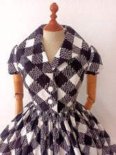 Charger l'image dans la galerie, 1950s - Stunning French Black & White Cotton Dress - W24 (60cm)