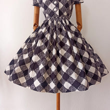 Charger l'image dans la galerie, 1950s - Stunning French Black & White Cotton Dress - W24 (60cm)