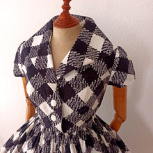 Charger l'image dans la galerie, 1950s - Stunning French Black & White Cotton Dress - W24 (60cm)