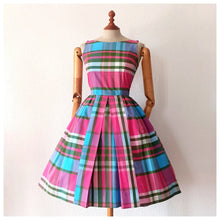 Load image into Gallery viewer, 1950s - Adorable Colors Plaid Cotton Dress - W26 (66cm)