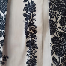 Charger l'image dans la galerie, 1950s - Spectacular Black Floral Print Cotton Dress - W29 (74cm)
