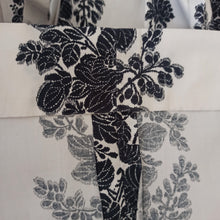 Charger l'image dans la galerie, 1950s - Spectacular Black Floral Print Cotton Dress - W29 (74cm)