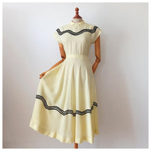Charger l'image dans la galerie, 1940s 1950s - Gorgeous Yellow Smoked Cotton Dress - W29 (74cm)