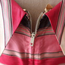 Carica l'immagine nel visualizzatore di Gallery, 1950s 1960s - Stunning Pink & Grey Silk Dress - W26 (66cm)
