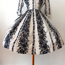 Charger l'image dans la galerie, 1950s - Spectacular Black Floral Print Cotton Dress - W29 (74cm)