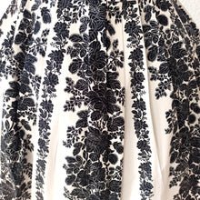Charger l'image dans la galerie, 1950s - Spectacular Black Floral Print Cotton Dress - W29 (74cm)
