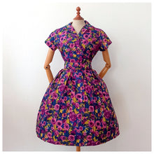 Cargar imagen en el visor de la galería, 1950s - Stunning Colors Floral Dress - W28.5 (72cm)