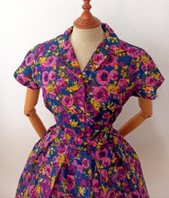 Cargar imagen en el visor de la galería, 1950s - Stunning Colors Floral Dress - W28.5 (72cm)
