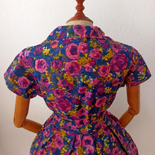Cargar imagen en el visor de la galería, 1950s - Stunning Colors Floral Dress - W28.5 (72cm)