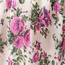 Cargar imagen en el visor de la galería, 1940s 1950s - Adorable Juliet Sleeves Floral Dress - W30 (76cm)