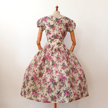 Cargar imagen en el visor de la galería, 1940s 1950s - Adorable Juliet Sleeves Floral Dress - W30 (76cm)