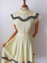 Charger l'image dans la galerie, 1940s 1950s - Gorgeous Yellow Smoked Cotton Dress - W29 (74cm)