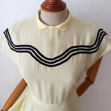 Charger l'image dans la galerie, 1940s 1950s - Gorgeous Yellow Smoked Cotton Dress - W29 (74cm)