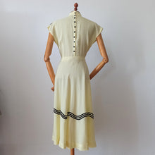 Charger l'image dans la galerie, 1940s 1950s - Gorgeous Yellow Smoked Cotton Dress - W29 (74cm)