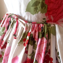 Charger l'image dans la galerie, 1950s - AMC Fashions - Stunning Roseprint Dress - W24 (62cm)