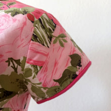 Charger l'image dans la galerie, 1950s - AMC Fashions - Stunning Roseprint Dress - W24 (62cm)