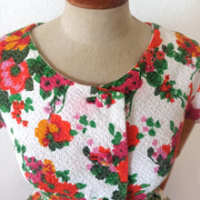 Load image into Gallery viewer, 1950s - Paris - Colorful Textured Cotton Floral Dress - W24 (62cm)