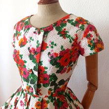 Load image into Gallery viewer, 1950s - Paris - Colorful Textured Cotton Floral Dress - W24 (62cm)
