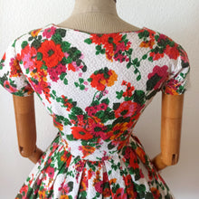 Load image into Gallery viewer, 1950s - Paris - Colorful Textured Cotton Floral Dress - W24 (62cm)