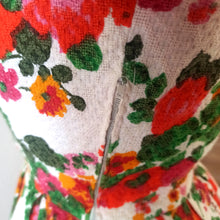 Load image into Gallery viewer, 1950s - Paris - Colorful Textured Cotton Floral Dress - W24 (62cm)