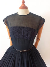 Charger l'image dans la galerie, 1950s - R&K Originals, USA - Stunning Black Sheer Lace Dress - W26 (66cm)
