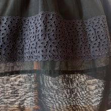 Charger l'image dans la galerie, 1950s - R&K Originals, USA - Stunning Black Sheer Lace Dress - W26 (66cm)