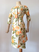 Charger l'image dans la galerie, 1950s - André Ghékière, Cannes - Exquisite Roseprint Jacket & Dress Set - W26 (66cm)