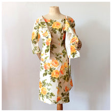 Charger l'image dans la galerie, 1950s - André Ghékière, Cannes - Exquisite Roseprint Jacket & Dress Set - W26 (66cm)