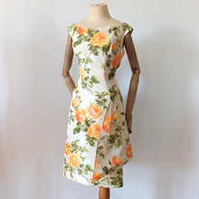Charger l'image dans la galerie, 1950s - André Ghékière, Cannes - Exquisite Roseprint Jacket & Dress Set - W26 (66cm)