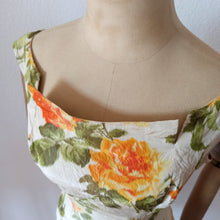 Charger l'image dans la galerie, 1950s - André Ghékière, Cannes - Exquisite Roseprint Jacket & Dress Set - W26 (66cm)