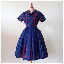 Charger l'image dans la galerie, 1950s - Adorable Purple Plaid Cotton Dress - W26 (66cm)