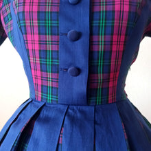 Charger l'image dans la galerie, 1950s - Adorable Purple Plaid Cotton Dress - W26 (66cm)