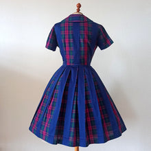 Charger l'image dans la galerie, 1950s - Adorable Purple Plaid Cotton Dress - W26 (66cm)