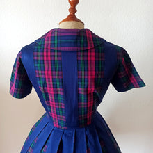 Charger l'image dans la galerie, 1950s - Adorable Purple Plaid Cotton Dress - W26 (66cm)