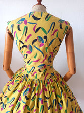 Charger l'image dans la galerie, 1950s - Stunning Yellow Confetti Print Cotton Dress - W27.5 (70cm)