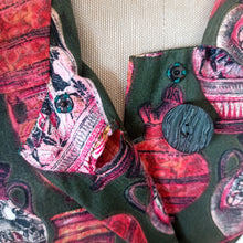 Charger l'image dans la galerie, 1960s - Stunning Green Ancient Vessels Novelty Cotton Dress - W31 (78cm)