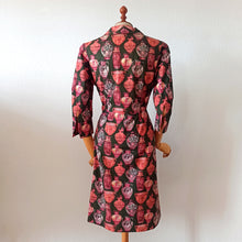 Charger l'image dans la galerie, 1960s - Stunning Green Ancient Vessels Novelty Cotton Dress - W31 (78cm)