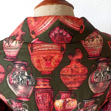 Charger l'image dans la galerie, 1960s - Stunning Green Ancient Vessels Novelty Cotton Dress - W31 (78cm)