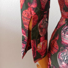 Charger l'image dans la galerie, 1960s - Stunning Green Ancient Vessels Novelty Cotton Dress - W31 (78cm)