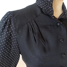 Laden Sie das Bild in den Galerie-Viewer, 1960s Does 1940s - Black Dotted Crepe Blouse - W27 (68cm)