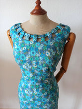 Charger l'image dans la galerie, 1960s - Adorable & Chic Floral Cotton Dress - W31.5 (80cm)